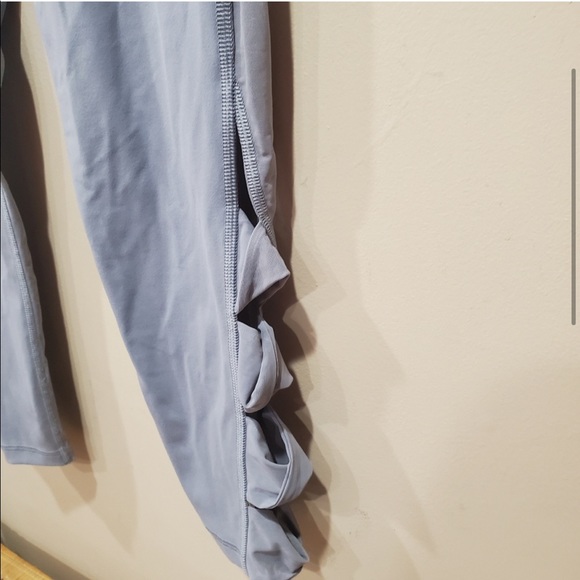 Victoria’s Secret Sport Knockout Mesh Ribbon Cut Out Tight Leggings Mid Rise M - Picture 3 of 9